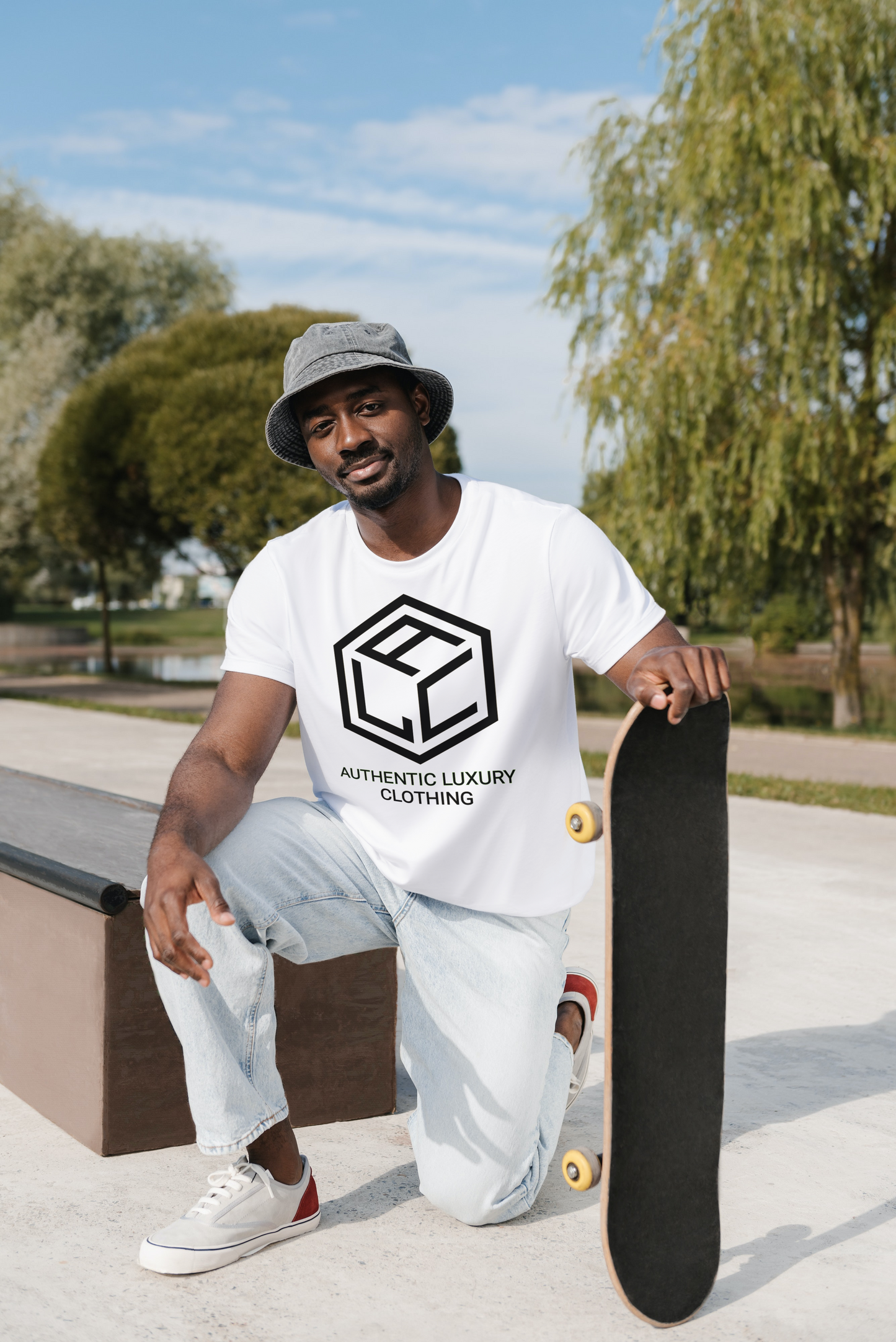 Mens Authentic Luxury Clothing Logo Cube T-shirt